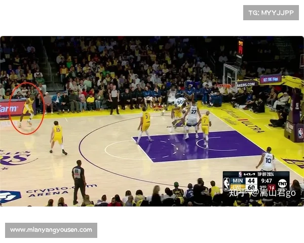 NBA季前赛|詹姆斯父子同台上场创造历史 NBA季前赛|詹姆斯父子同台上场创造历史